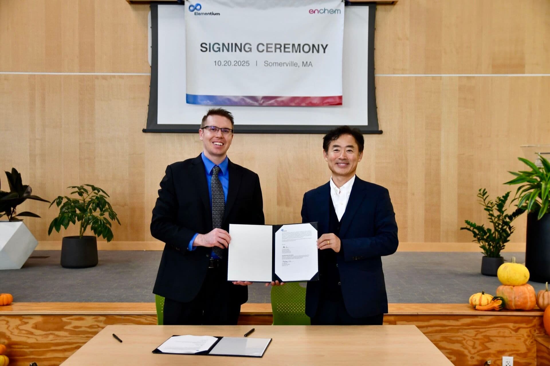 Elementium Materials and Enchem representatives at their partnership signing ceremony